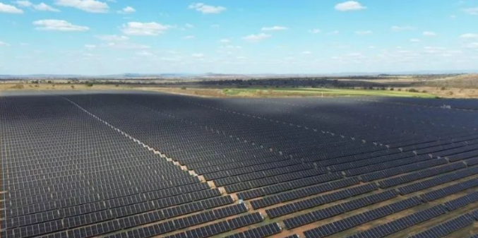 Ang pinakamalaking photovoltaic power plant ng America na konektado sa grid sa Brazil